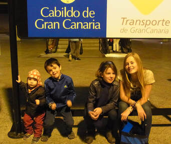 Picture af fire børn ved stoppested på Gran Canaria, foto Kenneth Bo Jørgensen