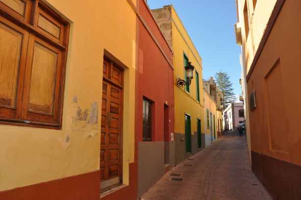 Picture af gadebillede i spanske farver