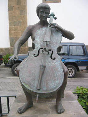 Picture af statue af spillende kvinder på Gran Canaria